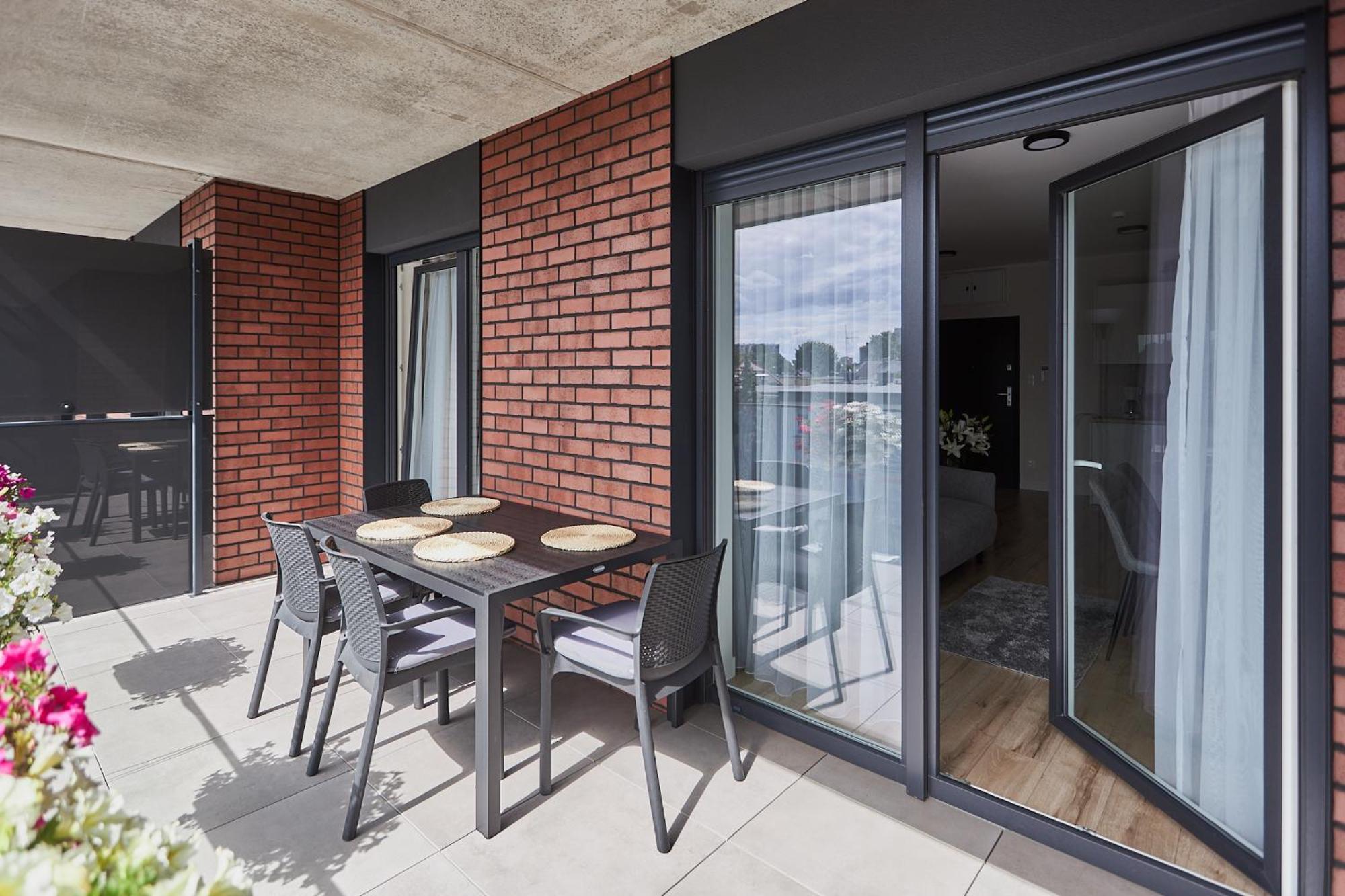 Pelikan - Parking W Cenie - Parkplatz Inklusive Apartment Swinoujscie